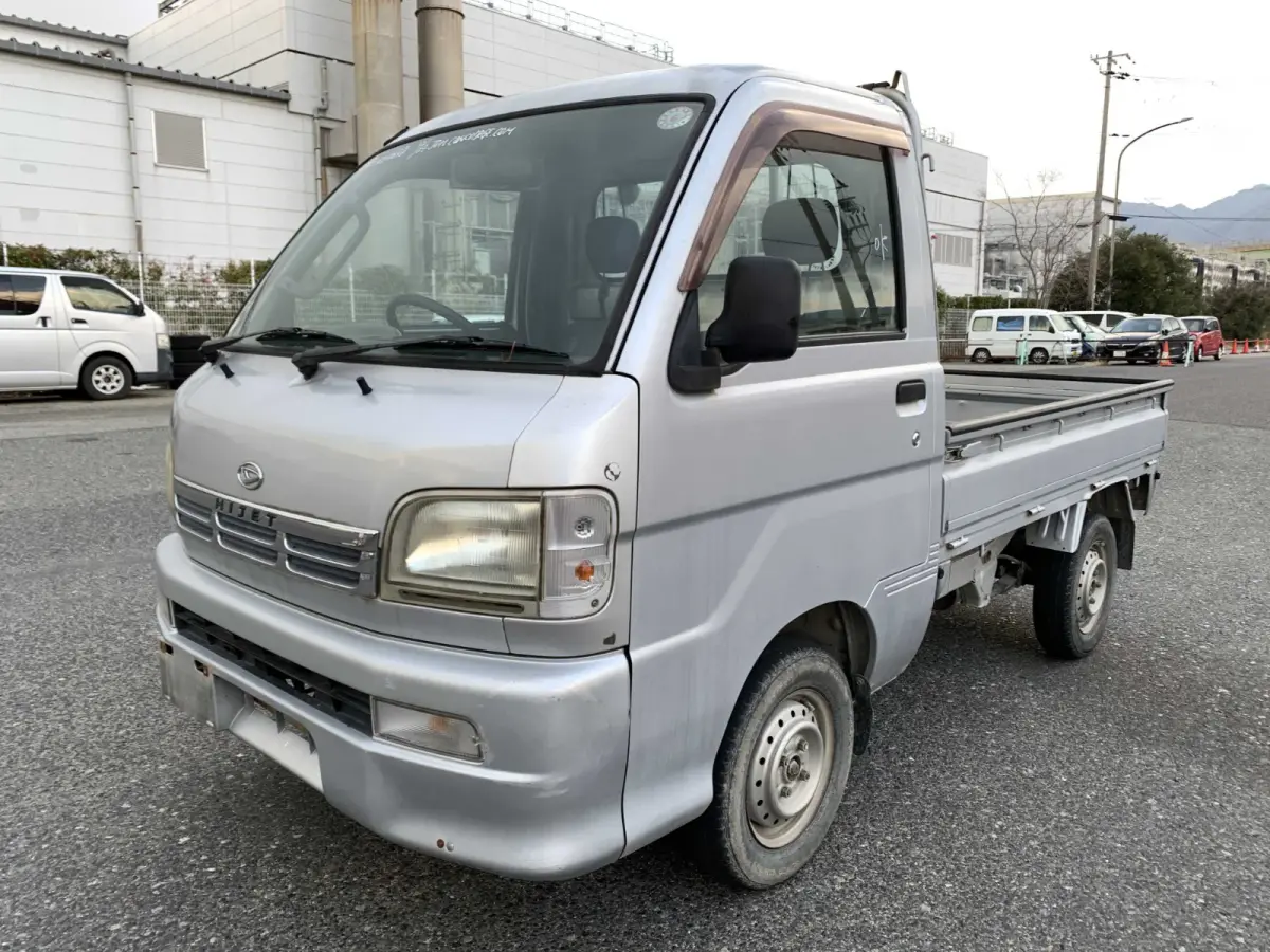 1999 Daihatsu Hijet, 4WD + AC, a Kei Truck, for sale at Sunshine Imports in Austin, TX (photo 2 of 12)