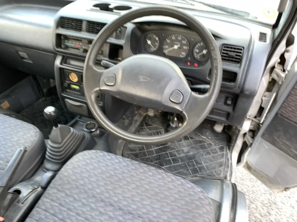 1999 Daihatsu Hijet, 4WD + AC, a Kei Truck, for sale at Sunshine Imports in Austin, TX (photo 7 of 12)