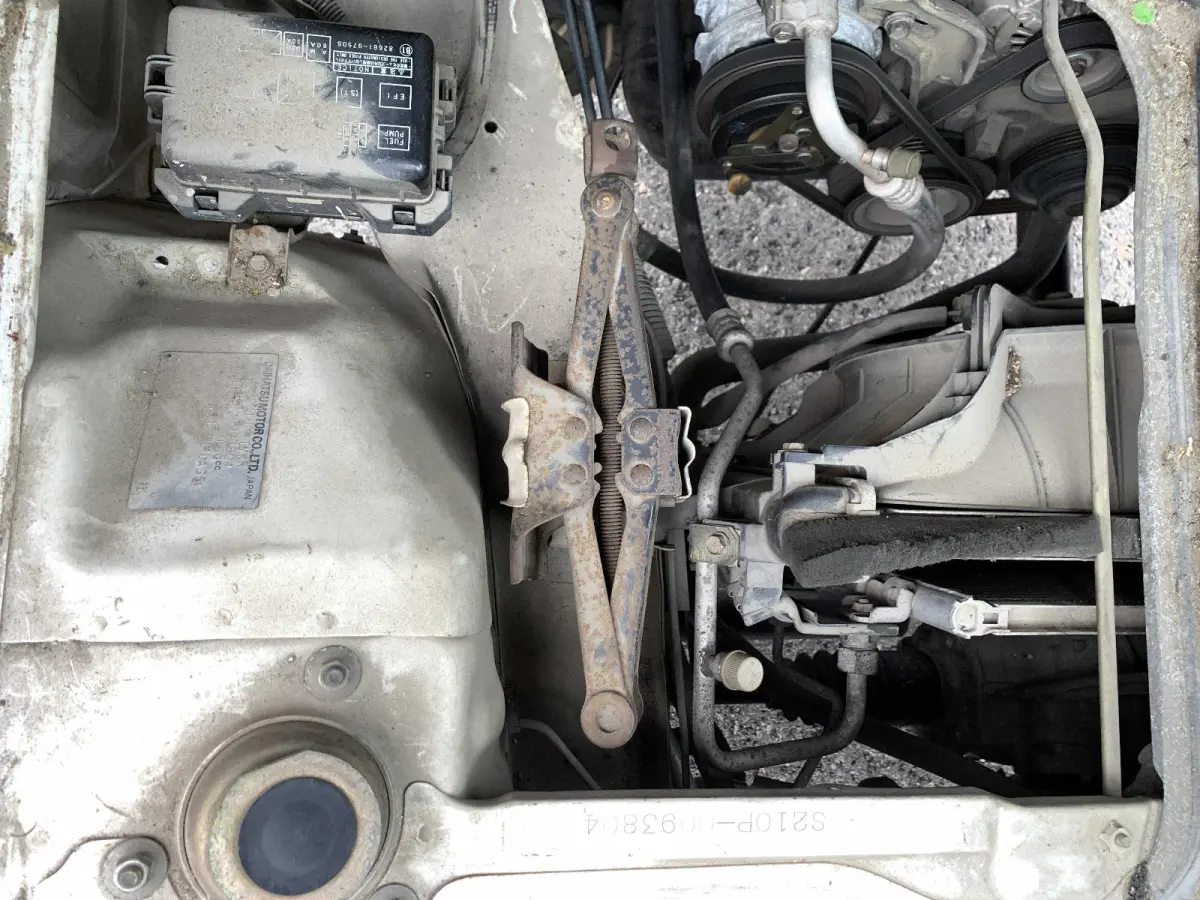 1999 Daihatsu Hijet, 4WD, a Kei Truck, for sale at Sunshine Imports in Austin, TX (photo 10 of 12)