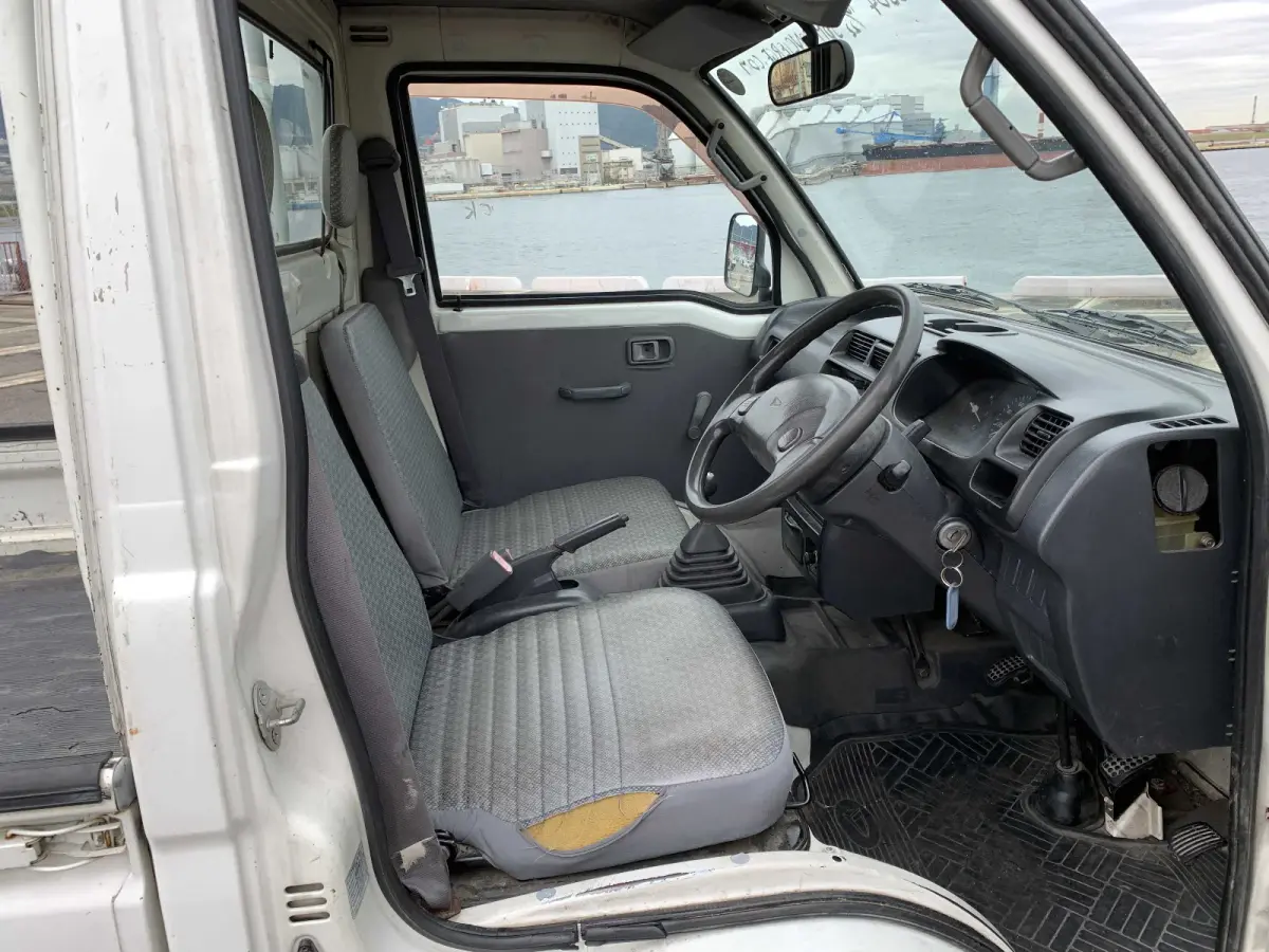 1999 Daihatsu Hijet, 4WD, a Kei Truck, for sale at Sunshine Imports in Austin, TX (photo 6 of 12)