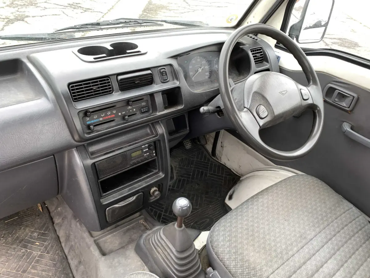 1999 Daihatsu Hijet, 4WD, a Kei Truck, for sale at Sunshine Imports in Austin, TX (photo 7 of 12)