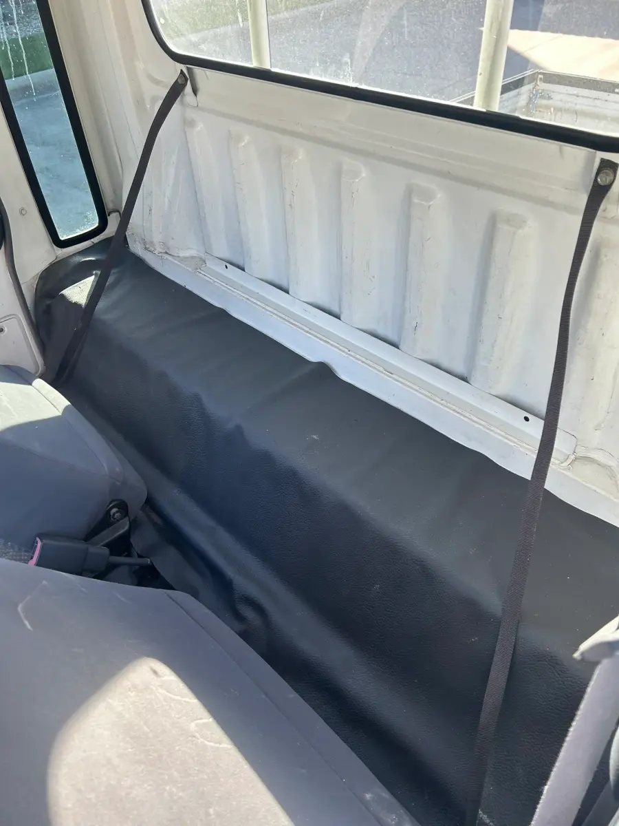 1999 Daihatsu Hijet Jumbo, 2WD + AC, a Kei Truck, for sale at Sunshine Imports in Austin, TX (photo 10 of 10)