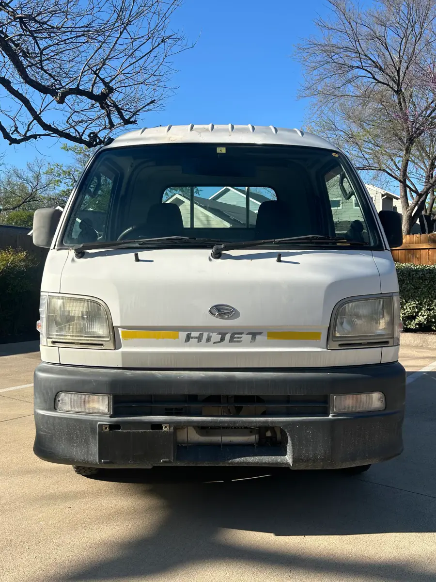 1999 Daihatsu Hijet Jumbo, 2WD + AC, a Kei Truck, for sale at Sunshine Imports in Austin, TX (photo 2 of 10)