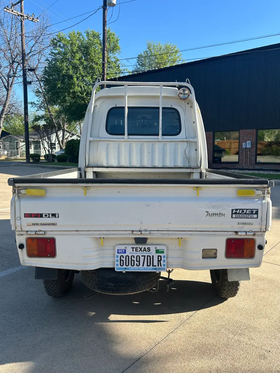 1999 Daihatsu Hijet Jumbo, 2WD + AC, a Kei Truck, for sale at Sunshine Imports in Austin, TX (photo 4 of 10)