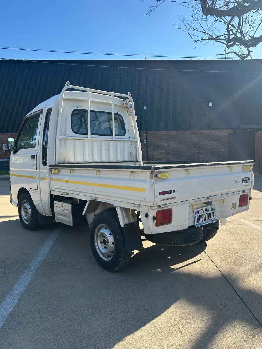 1999 Daihatsu Hijet Jumbo, 2WD + AC, a Kei Truck, for sale at Sunshine Imports in Austin, TX (photo 5 of 10)