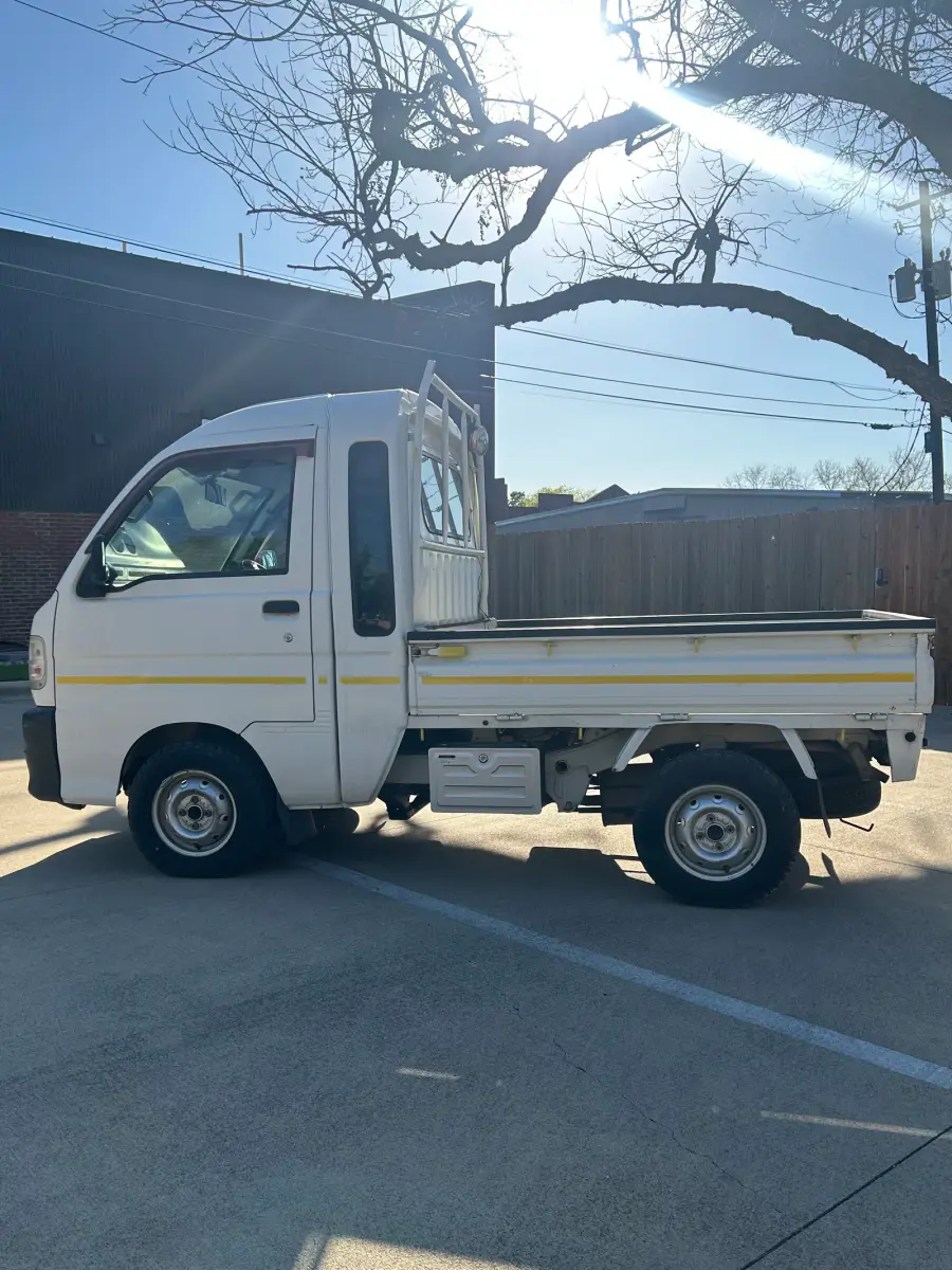 1999 Daihatsu Hijet Jumbo, 2WD + AC, a Kei Truck, for sale at Sunshine Imports in Austin, TX (photo 6 of 10)