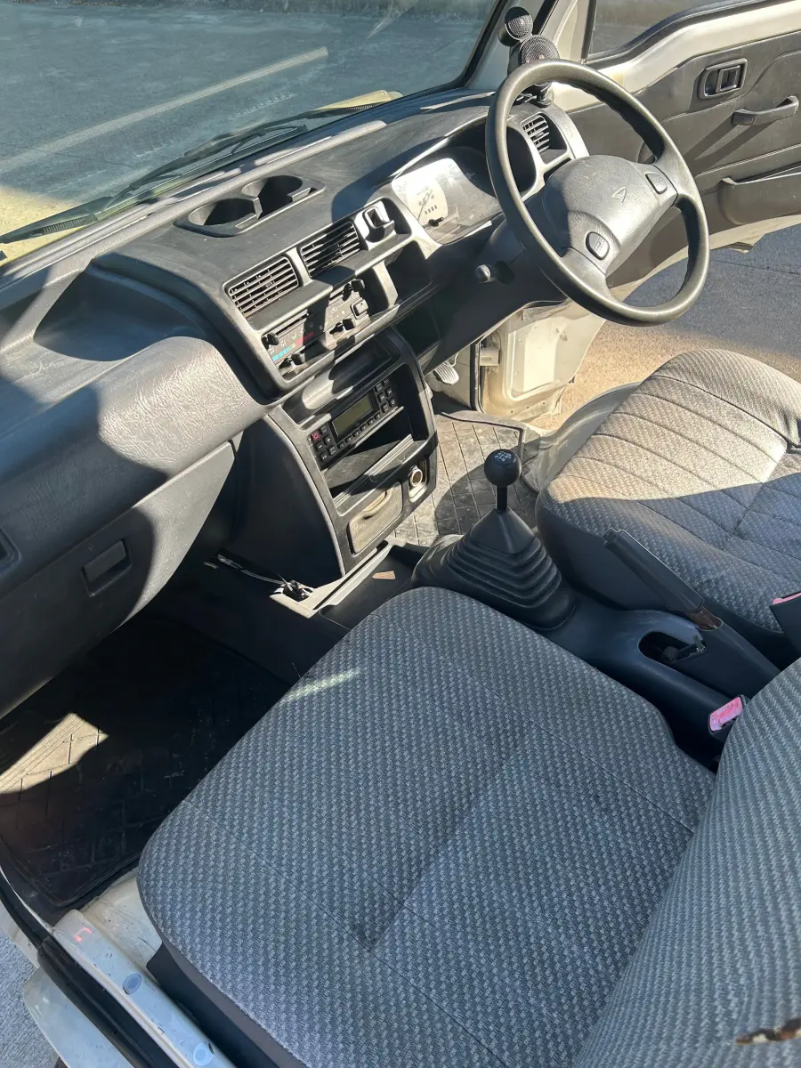 1999 Daihatsu Hijet Jumbo, 2WD + AC, a Kei Truck, for sale at Sunshine Imports in Austin, TX (photo 9 of 10)