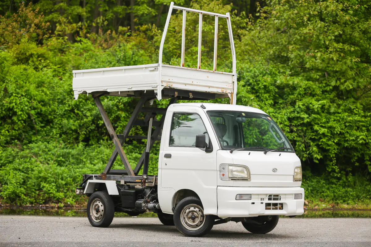 1999 Daihatsu Hijet Scissor Dump, a Kei Truck, for sale at Street Legal Mini Trucks in Philadelphia, PA (photo 2 of 12)