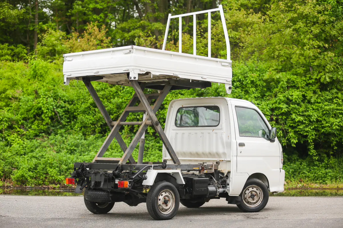 1999 Daihatsu Hijet Scissor Dump, a Kei Truck, for sale at Street Legal Mini Trucks in Philadelphia, PA (photo 3 of 12)