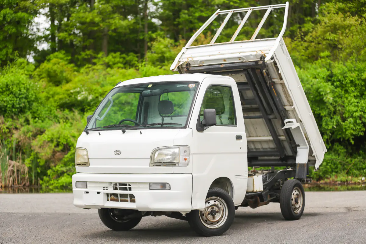 1999 Daihatsu Hijet Scissor Dump, a Kei Truck, for sale at Street Legal Mini Trucks in Philadelphia, PA (photo 4 of 12)