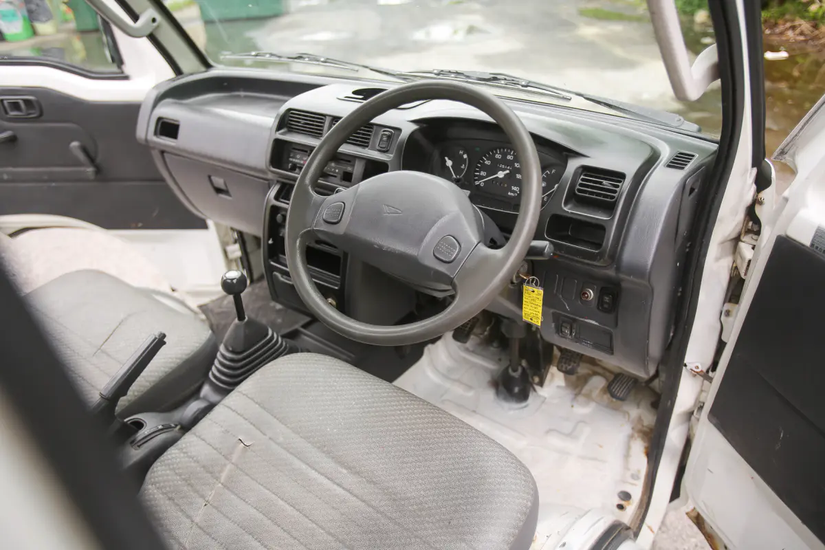 1999 Daihatsu Hijet Scissor Dump, a Kei Truck, for sale at Street Legal Mini Trucks in Philadelphia, PA (photo 6 of 12)