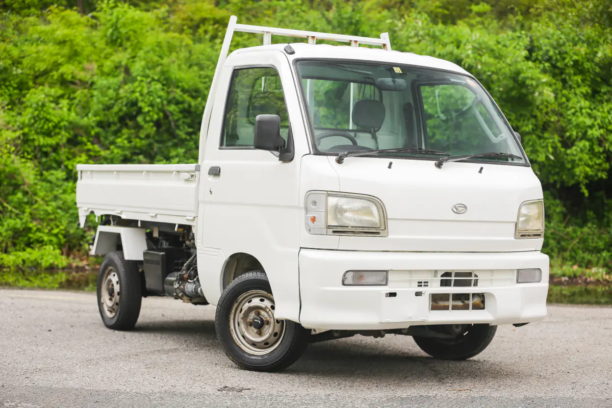 1999 Daihatsu Hijet Scissor Dump, a Kei Truck, for sale at Street Legal Mini Trucks in Philadelphia, PA (photo 8 of 12)