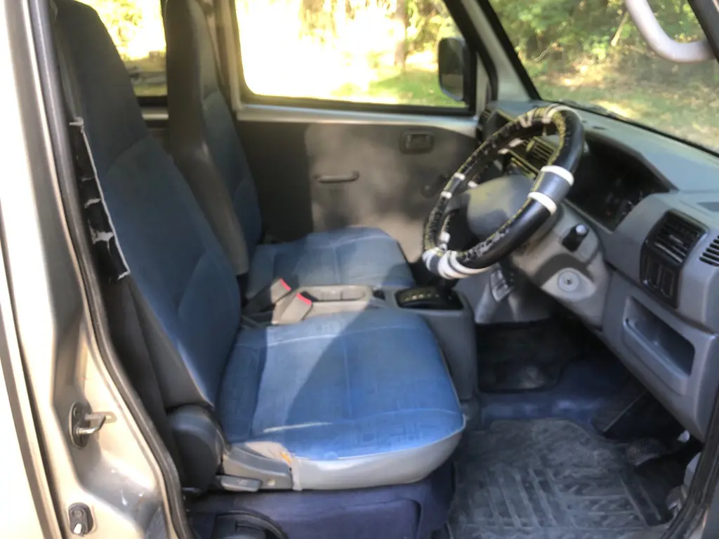 1999 Mitsubishi Minicab 4x4 Kei Van, seats and interior, for sale at Fun Karz in North Little Rock, AR