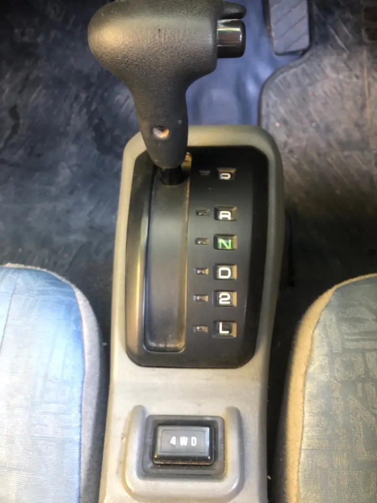 1999 Mitsubishi Minicab 4x4 Kei Van, gear shifter and 4WD switch, for sale at Fun Karz in North Little Rock, AR