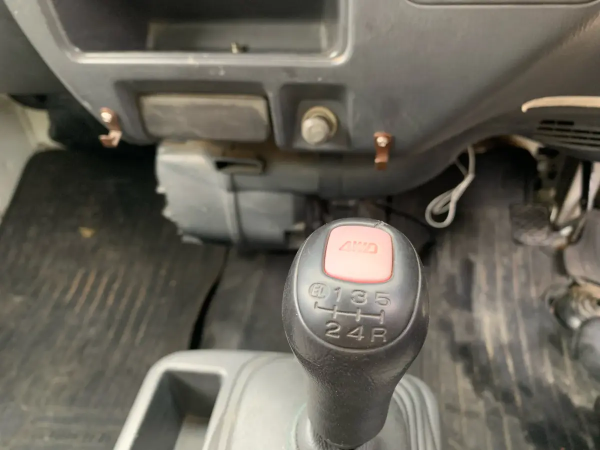 1999 Subaru Sambar, 4WD + AC, a Kei Truck, for sale at Sunshine Imports in Austin, TX (photo 9 of 12)