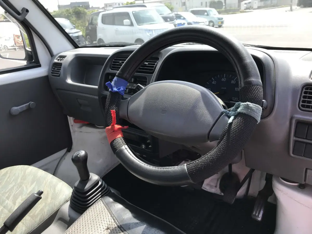 1999 Suzuki Carry, 2WD and AC, a Kei Truck, for sale at Sunshine Imports in Austin, TX (photo 6 of 9)