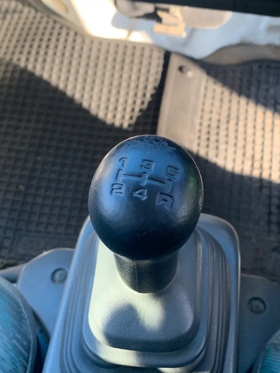 1999 Suzuki Carry, 4WD and AC, a Kei Truck, for sale at Sunshine Imports in Austin, TX (photo 8 of 10)
