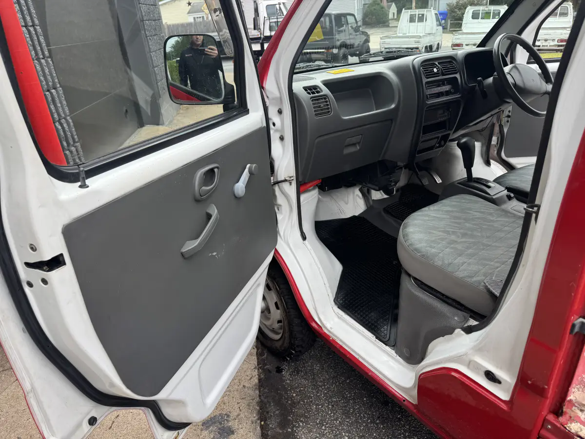 1999 Suzuki Carry, a Kei Truck, for sale at Northeast Auto Imports in Hudson, NH (photo 15 of 21)