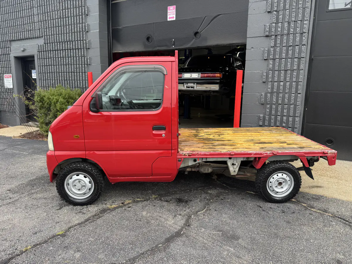 1999 Suzuki Carry, a Kei Truck, for sale at Northeast Auto Imports in Hudson, NH (photo 18 of 21)