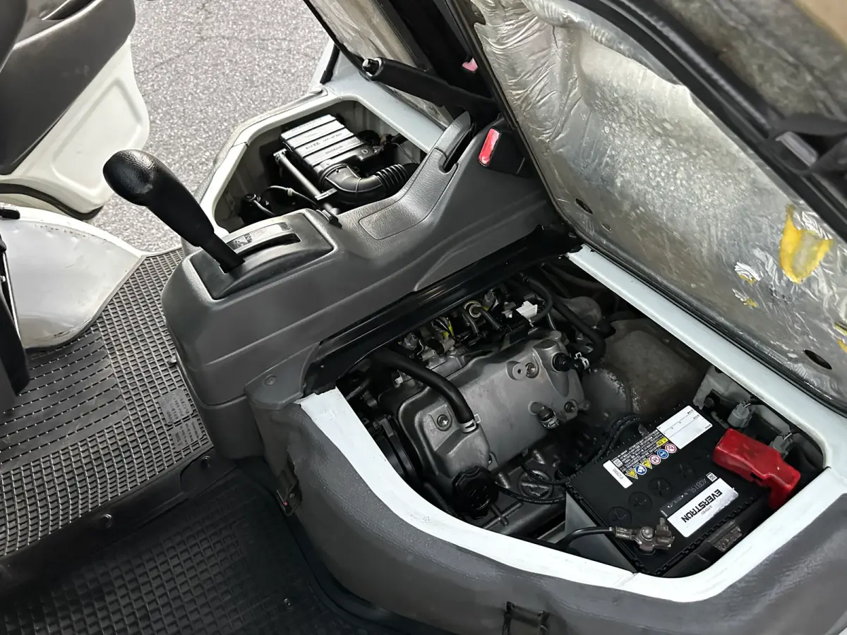 1999 Suzuki Carry Turbo 4WD, a Kei Truck, for sale at Tokyo Motors DC in Boyds, MD (photo 17 of 19)
