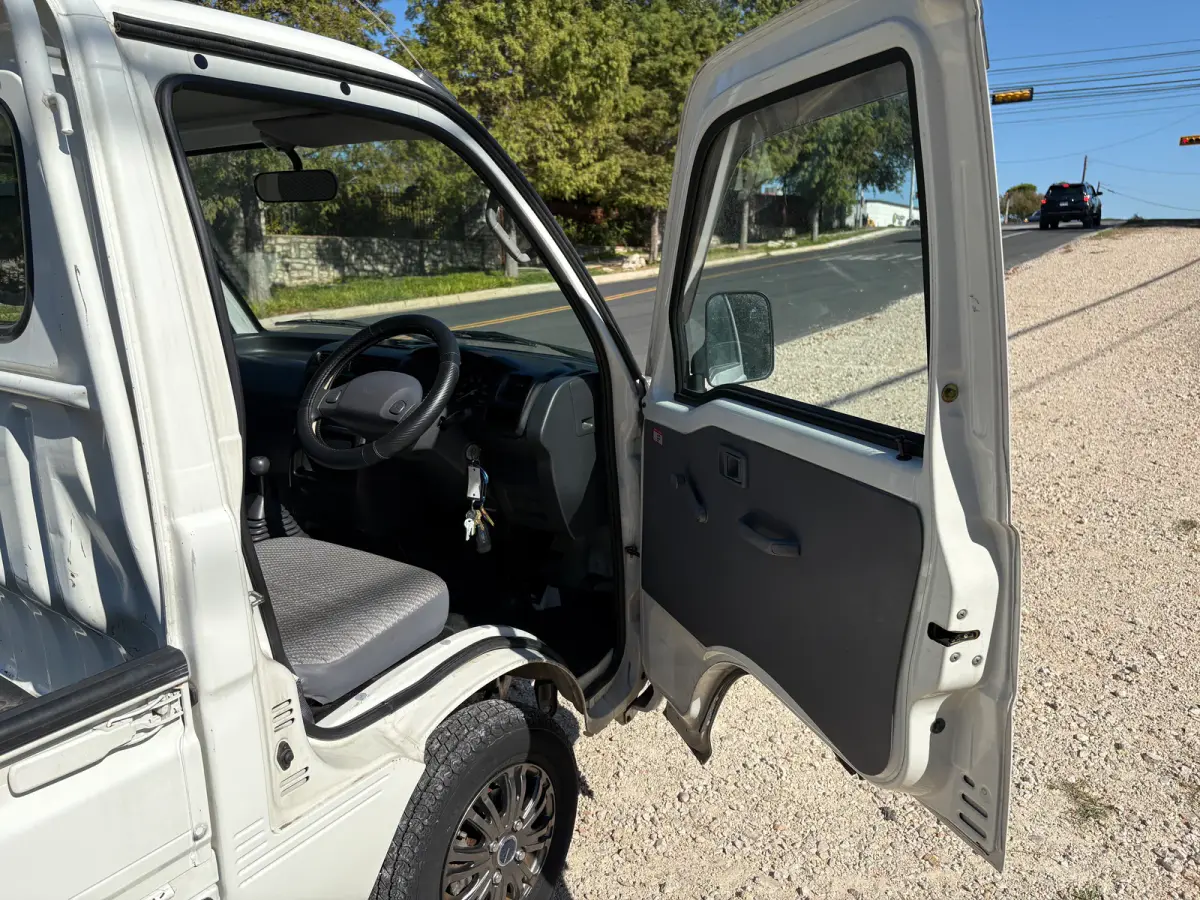 2000 Daihatsu Hijet, 2WD, a Kei Truck, for sale at Sunshine Imports in Austin, TX (photo 6 of 12)
