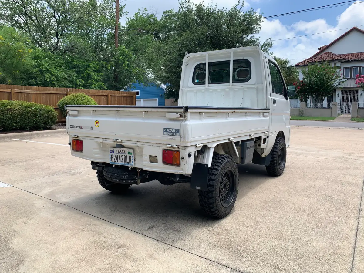 2000 Daihatsu Hijet, 4WD + AC, Automatic, a Kei Truck, for sale at Sunshine Imports in Austin, TX (photo 3 of 10)