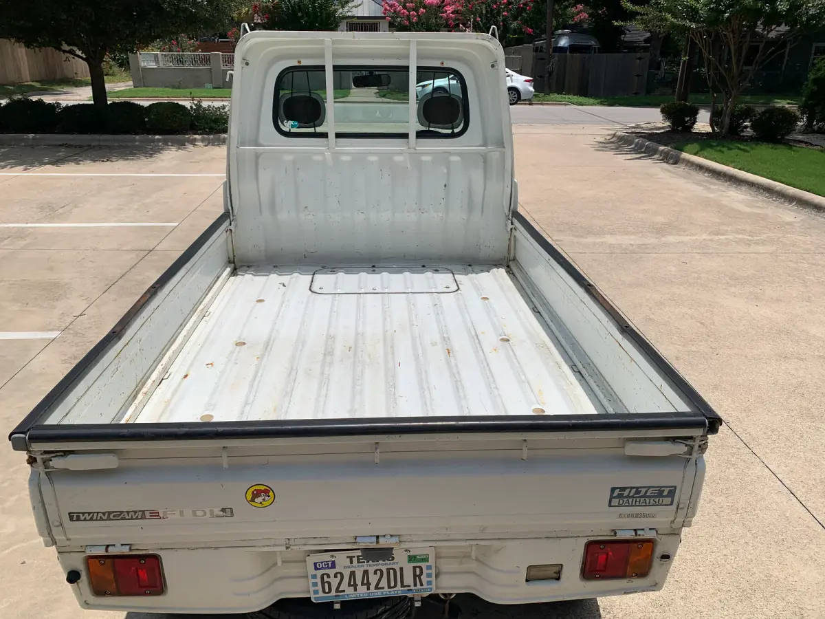 2000 Daihatsu Hijet, 4WD + AC, Automatic, a Kei Truck, for sale at Sunshine Imports in Austin, TX (photo 5 of 10)