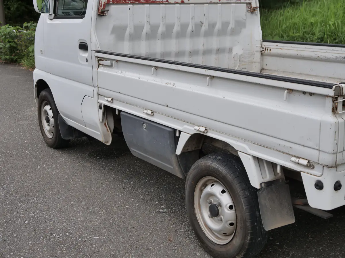 2000 Suzuki Carry, a Kei Truck, for sale at Northeast Auto Imports in Hudson, NH (photo 11 of 31)