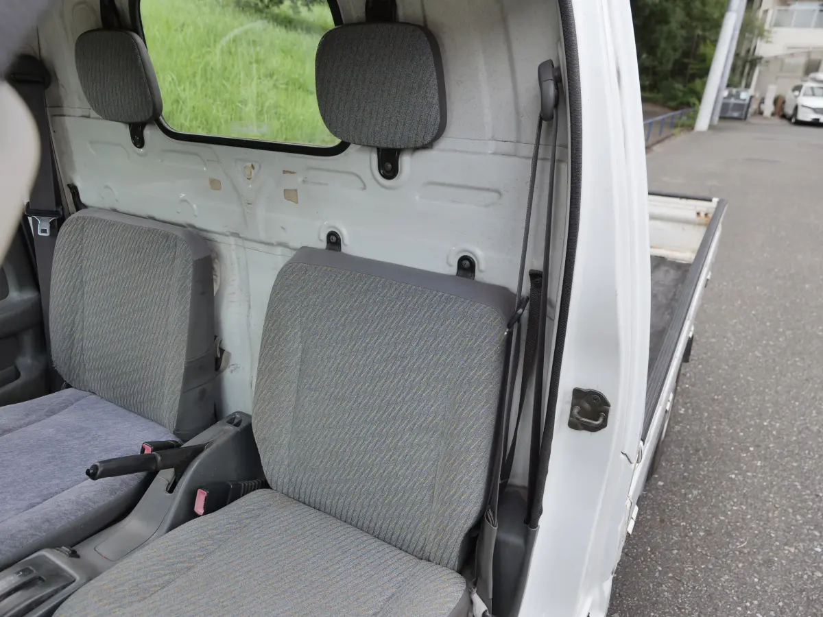 2000 Suzuki Carry, a Kei Truck, for sale at Northeast Auto Imports in Hudson, NH (photo 16 of 31)