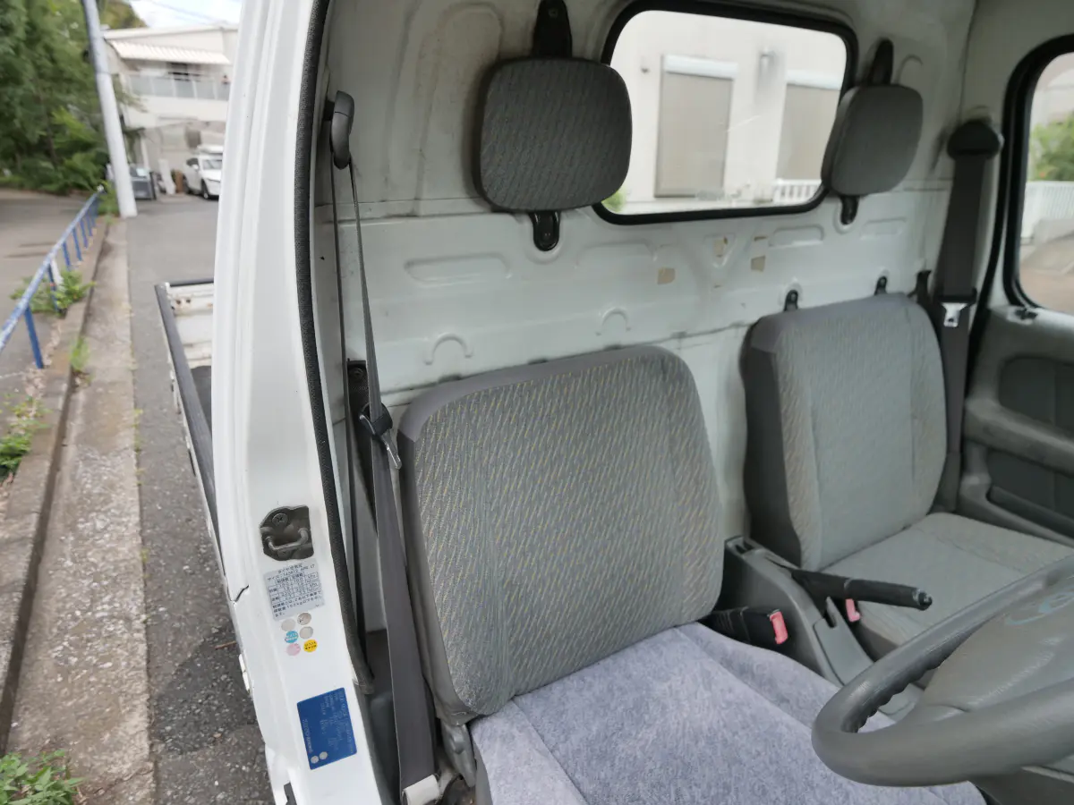 2000 Suzuki Carry, a Kei Truck, for sale at Northeast Auto Imports in Hudson, NH (photo 18 of 31)