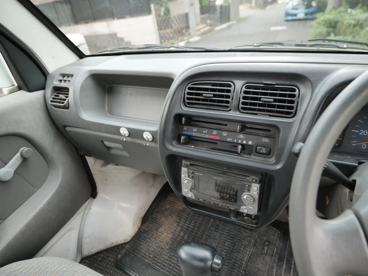 2000 Suzuki Carry, a Kei Truck, for sale at Northeast Auto Imports in Hudson, NH (photo 21 of 31)