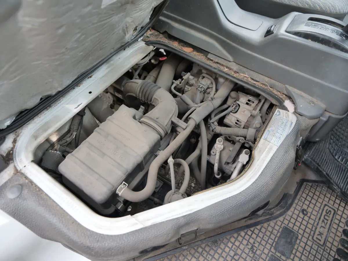 2000 Suzuki Carry, a Kei Truck, for sale at Northeast Auto Imports in Hudson, NH (photo 22 of 31)