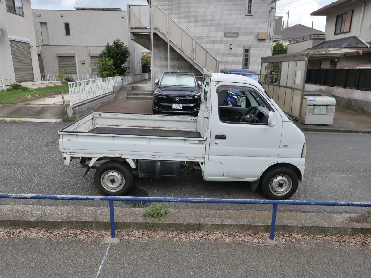 2000 Suzuki Carry, a Kei Truck, for sale at Northeast Auto Imports in Hudson, NH (photo 4 of 31)