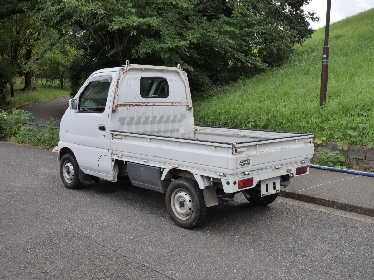 2000 Suzuki Carry, a Kei Truck, for sale at Northeast Auto Imports in Hudson, NH (photo 7 of 31)