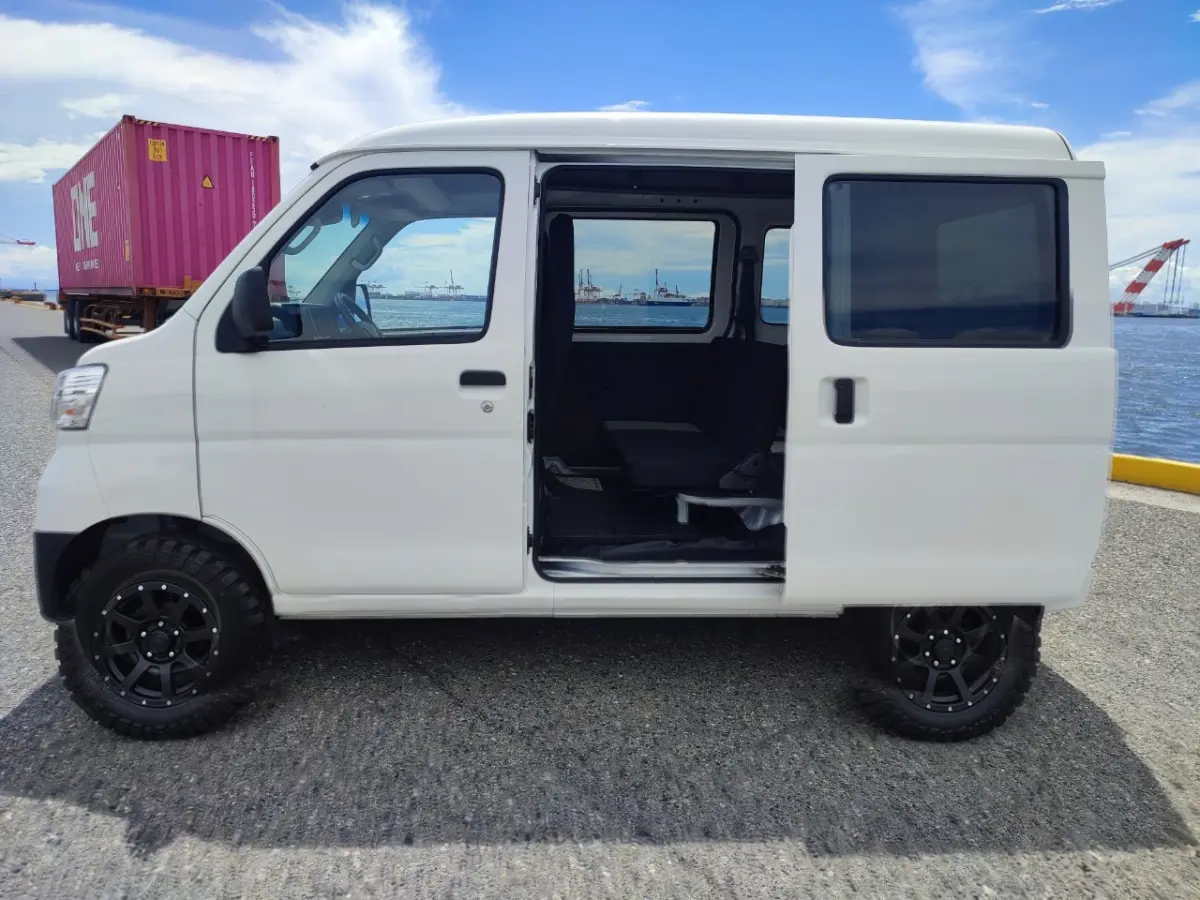 2021 Daihatsu Hijet Van, a whiteout off-road Kei Van, for sale at Mini Monsters USA in St. George, UT (photo 6 of 12)