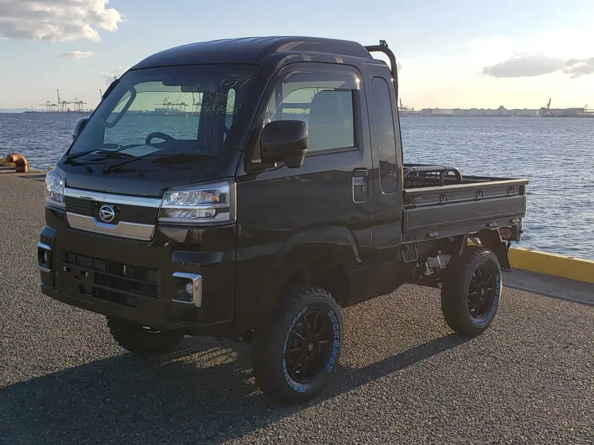 2022 Daihatsu Hijet Jumbo Extreme, a black off-road Kei Truck, for sale at Mini Monsters USA in St. George, UT (photo 8 of 12)