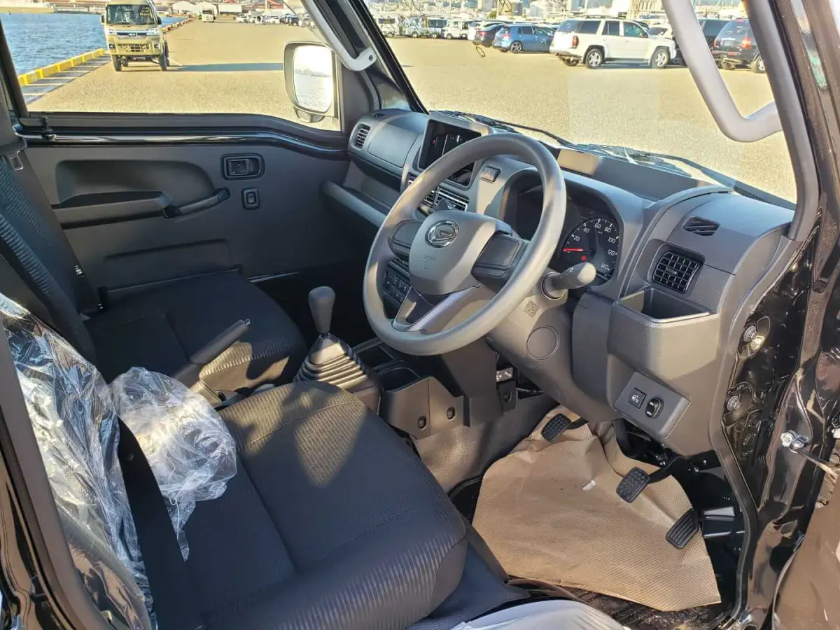 2022 Daihatsu Hijet Jumbo Extreme, a black off-road Kei Truck, for sale at Mini Monsters USA in St. George, UT (photo 9 of 12)