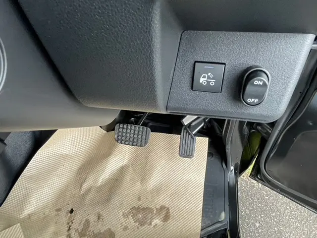 2022 Daihatsu Hijet Jumbo, a black off-road Kei Truck, for sale at Mini Monsters USA in St. George, UT (photo 10 of 12)