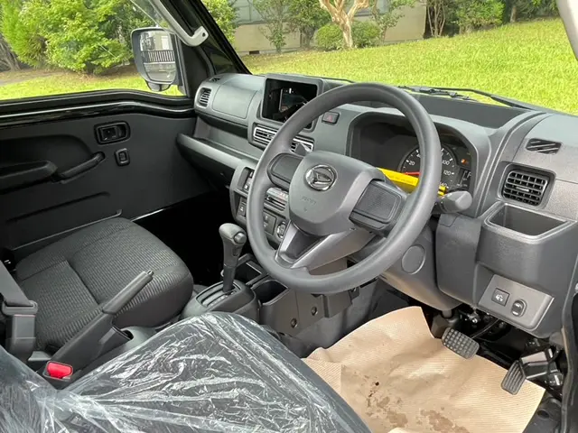 2022 Daihatsu Hijet Jumbo, a black off-road Kei Truck, for sale at Mini Monsters USA in St. George, UT (photo 11 of 12)