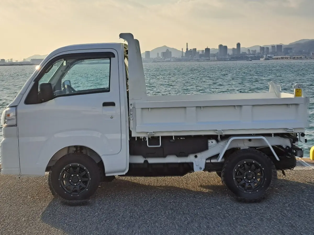 2023 Daihatsu Hijet HD Dump, a whiteout off-road Kei Truck, for sale at Mini Monsters USA in St. George, UT (photo 9 of 12)