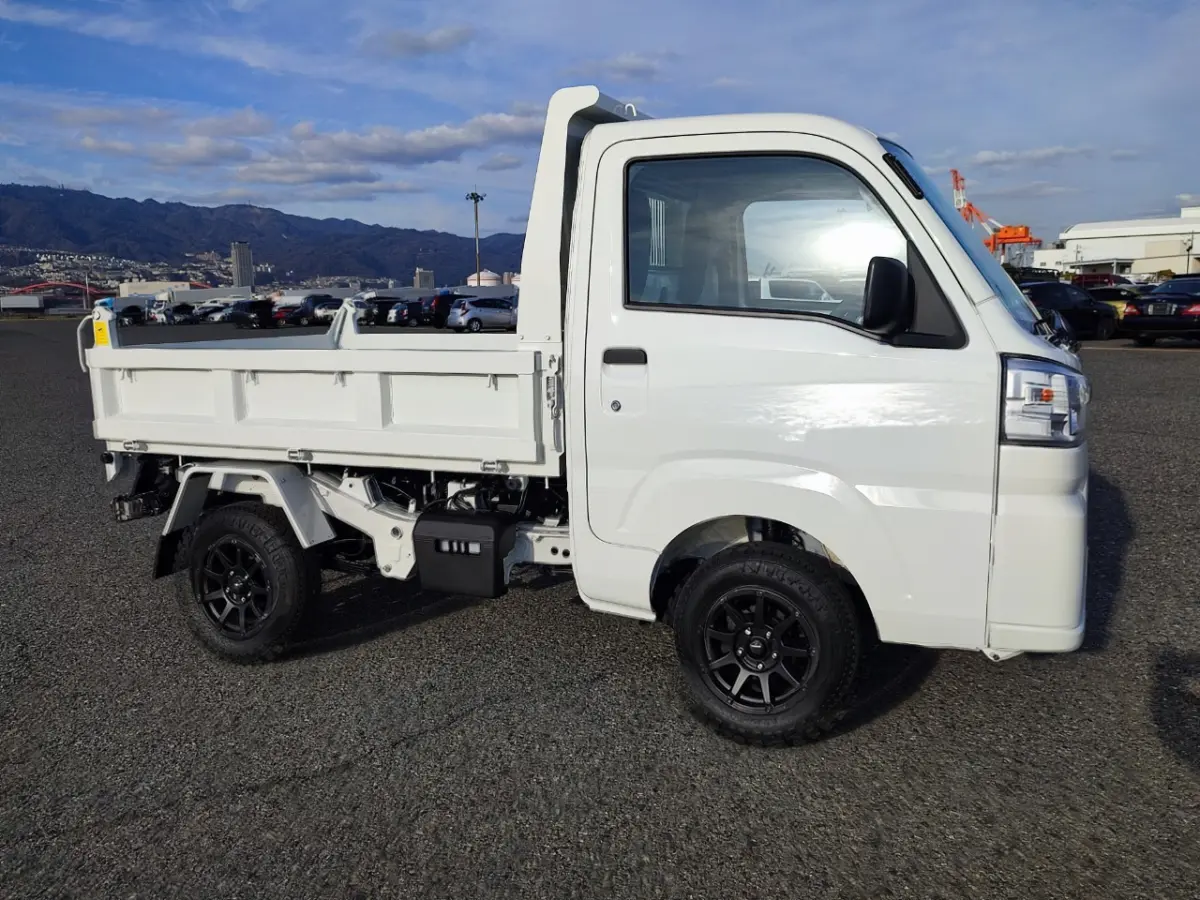 2023 Daihatsu Hijet HD Dump, a whiteout off-road Kei Truck, for sale at Mini Monsters USA in St. George, UT (photo 11 of 12)