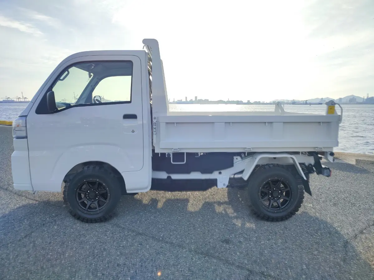 2023 Daihatsu Hijet HD Dump, a whiteout off-road Kei Truck, for sale at Mini Monsters USA in St. George, UT (photo 7 of 12)