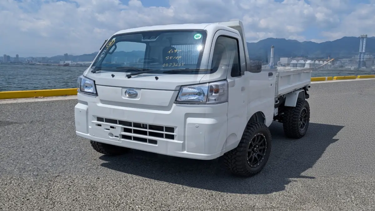 2024 Daihatsu Hijet HD Dump, a whiteout off-road Kei Truck, for sale at Mini Monsters USA in St. George, UT (photo 11 of 12)