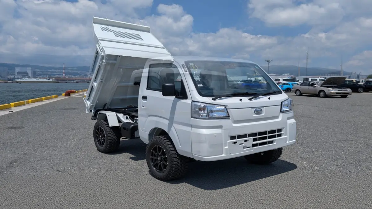 2024 Daihatsu Hijet HD Dump, a whiteout off-road Kei Truck, for sale at Mini Monsters USA in St. George, UT (photo 5 of 12)