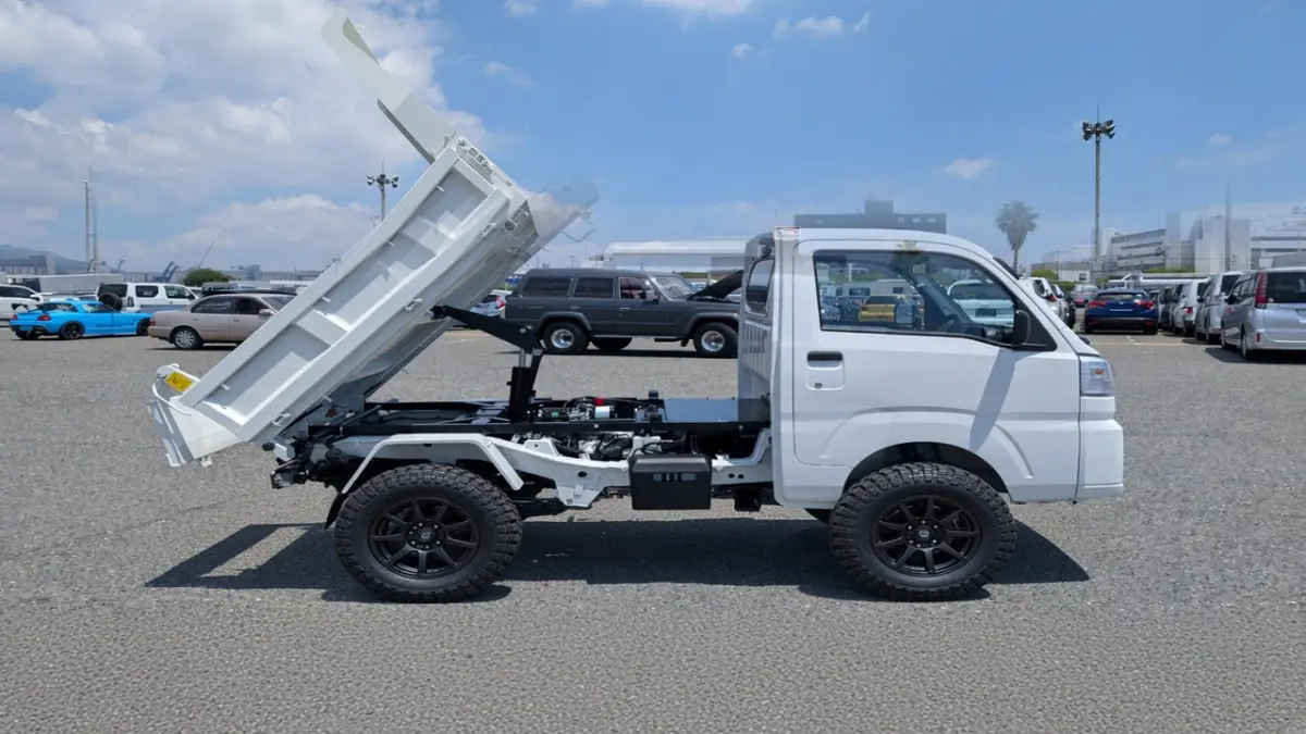 2024 Daihatsu Hijet HD Dump, a whiteout off-road Kei Truck, for sale at Mini Monsters USA in St. George, UT (photo 8 of 12)
