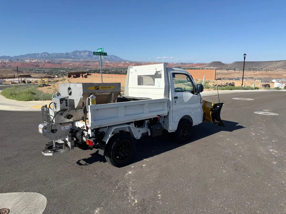 2024 Daihatsu Hijet HD Dump, a whiteout off-road Kei Truck, for sale at Mini Monsters USA in St. George, UT (photo 10 of 12)