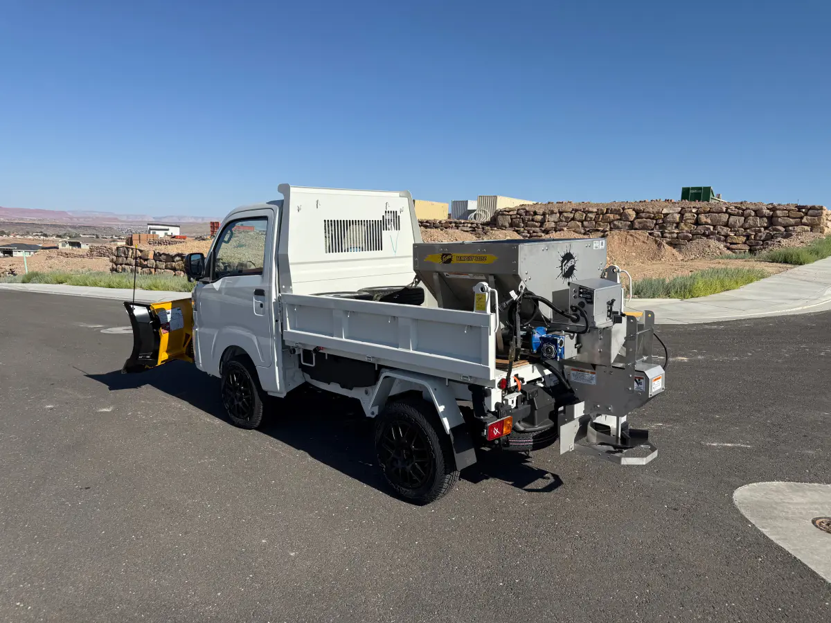 2024 Daihatsu Hijet HD Dump, a whiteout off-road Kei Truck, for sale at Mini Monsters USA in St. George, UT (photo 9 of 12)