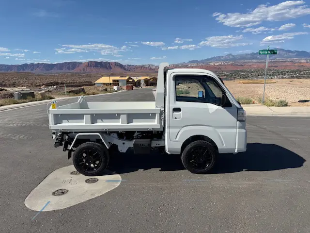 2024 Daihatsu Hijet HD Dump, a whiteout off-road Kei Truck, for sale at Mini Monsters USA in St. George, UT (photo 11 of 12)