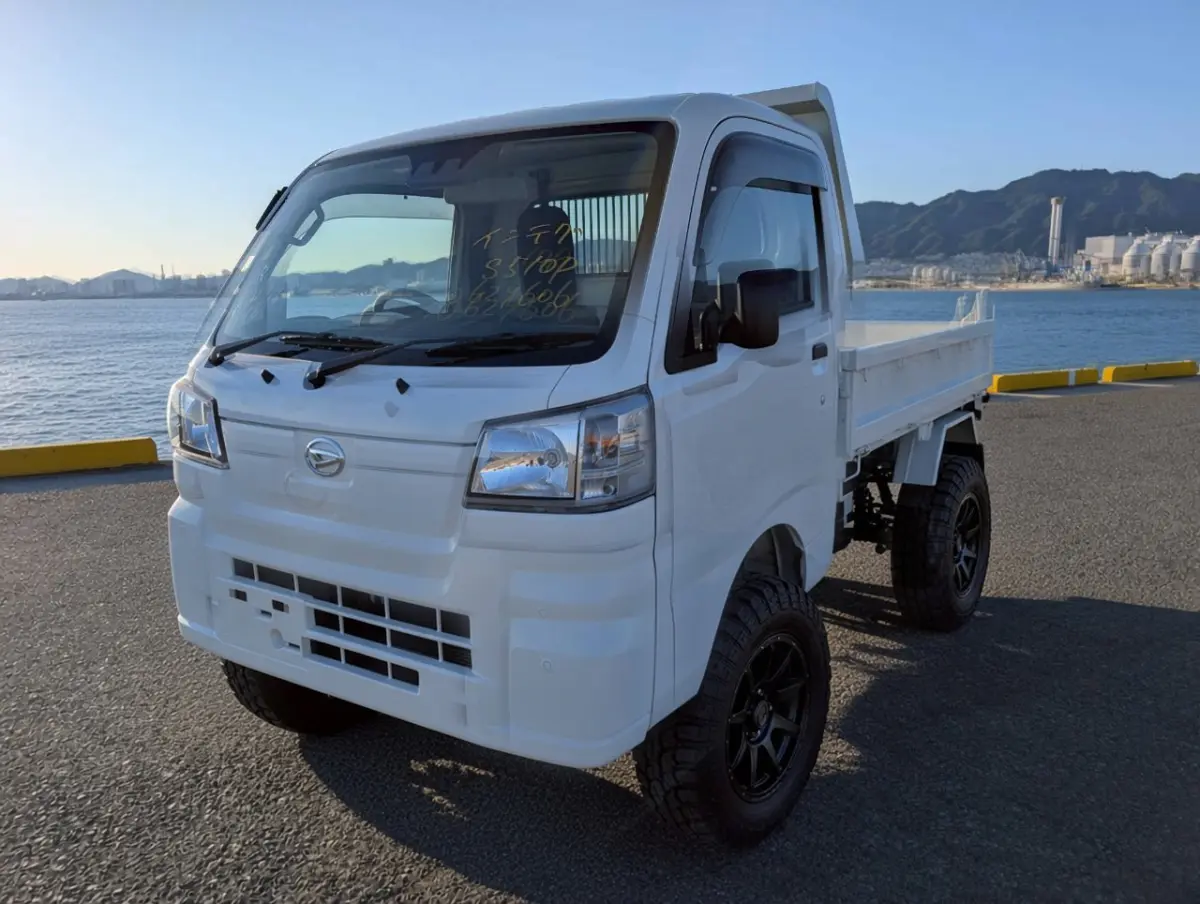 2024 Daihatsu Hijet HD Dump, a whiteout off-road Kei Truck, for sale at Mini Monsters USA in St. George, UT (photo 9 of 12)