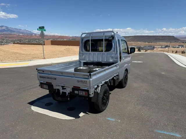 2024 Daihatsu Hijet Jumbo, a silver off-road Kei Truck, for sale at Mini Monsters USA in St. George, UT (photo 5 of 10)